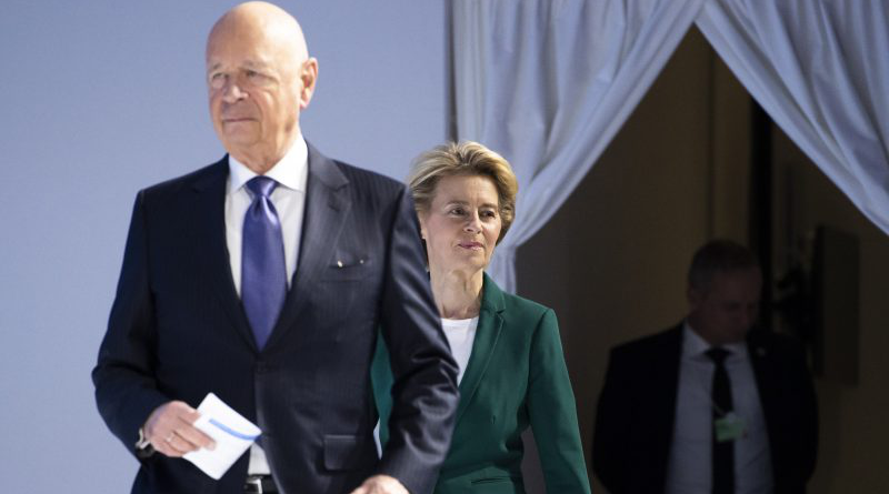 Ursula von der Leyen e Klaus Schwab.