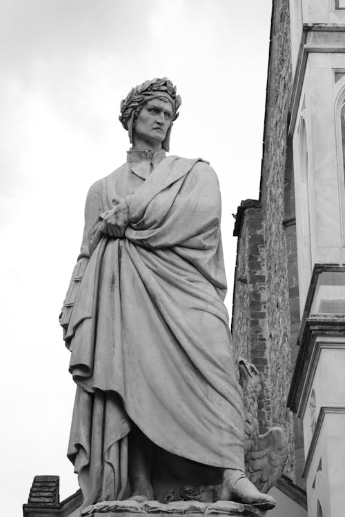 Statua di Dante Alighieri