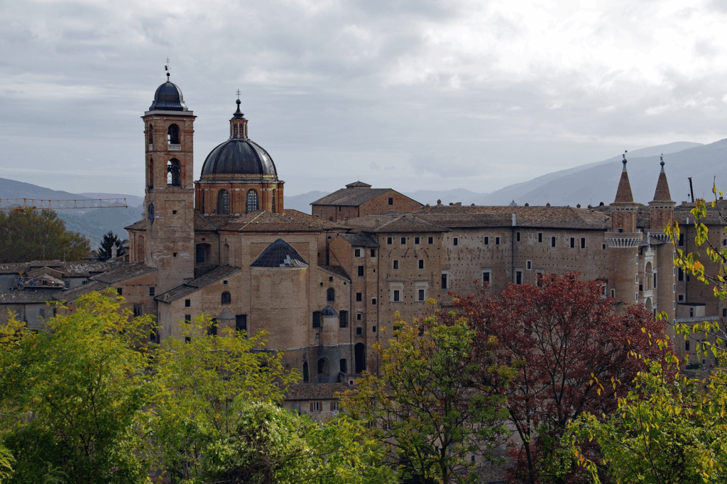Urbino, panoramica torricini
