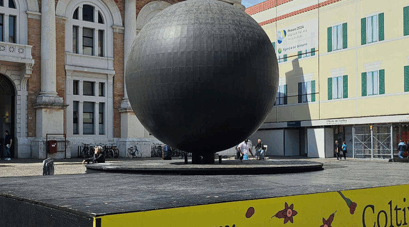 Biosfera, Piazza del Popolo, Pesaro.