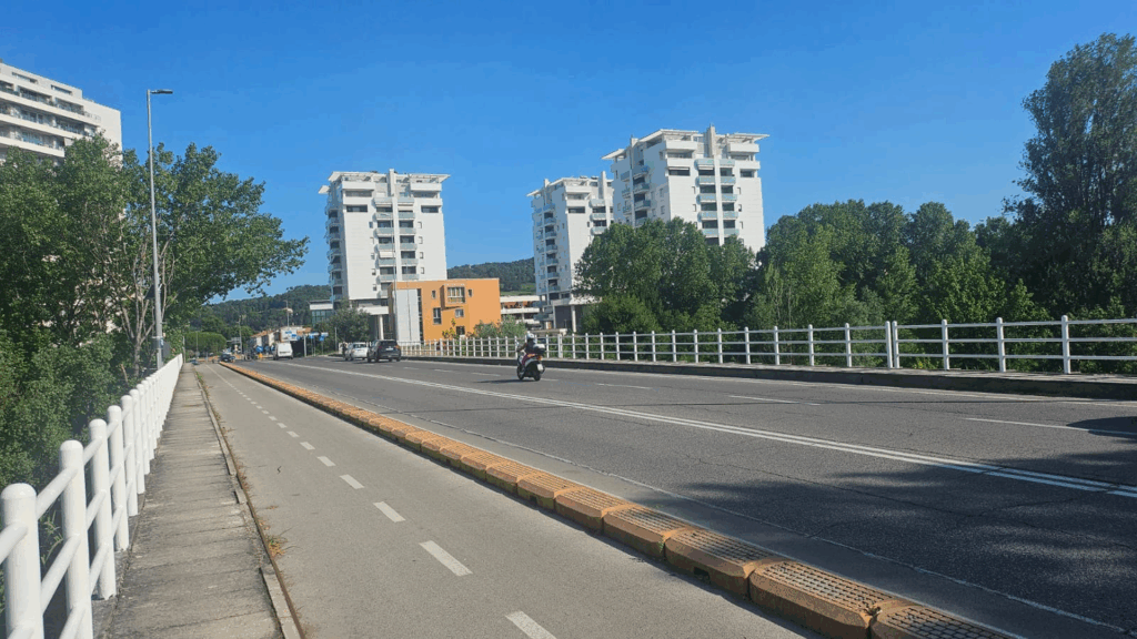 Pesaro, via Gradara, Palazzetti sul Fiume Foglia