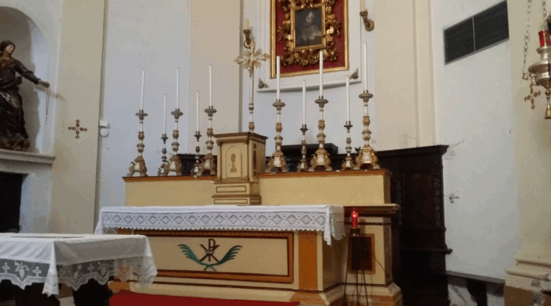 Altare ottocentesco della Chiesa di San Nicolò a Cantiano