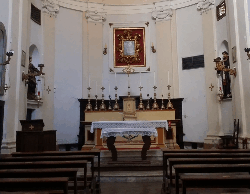 Navata della Chiesa di San Nicolò a Cantiano